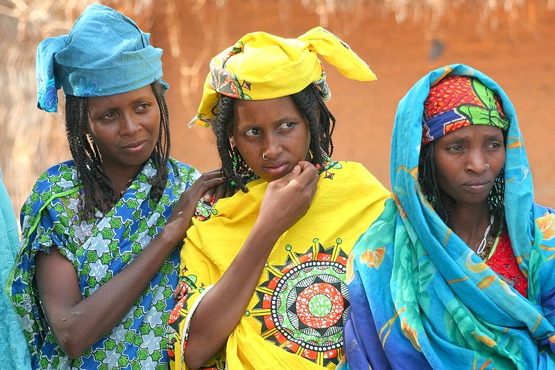 800px-Peul_women_in_Paoua